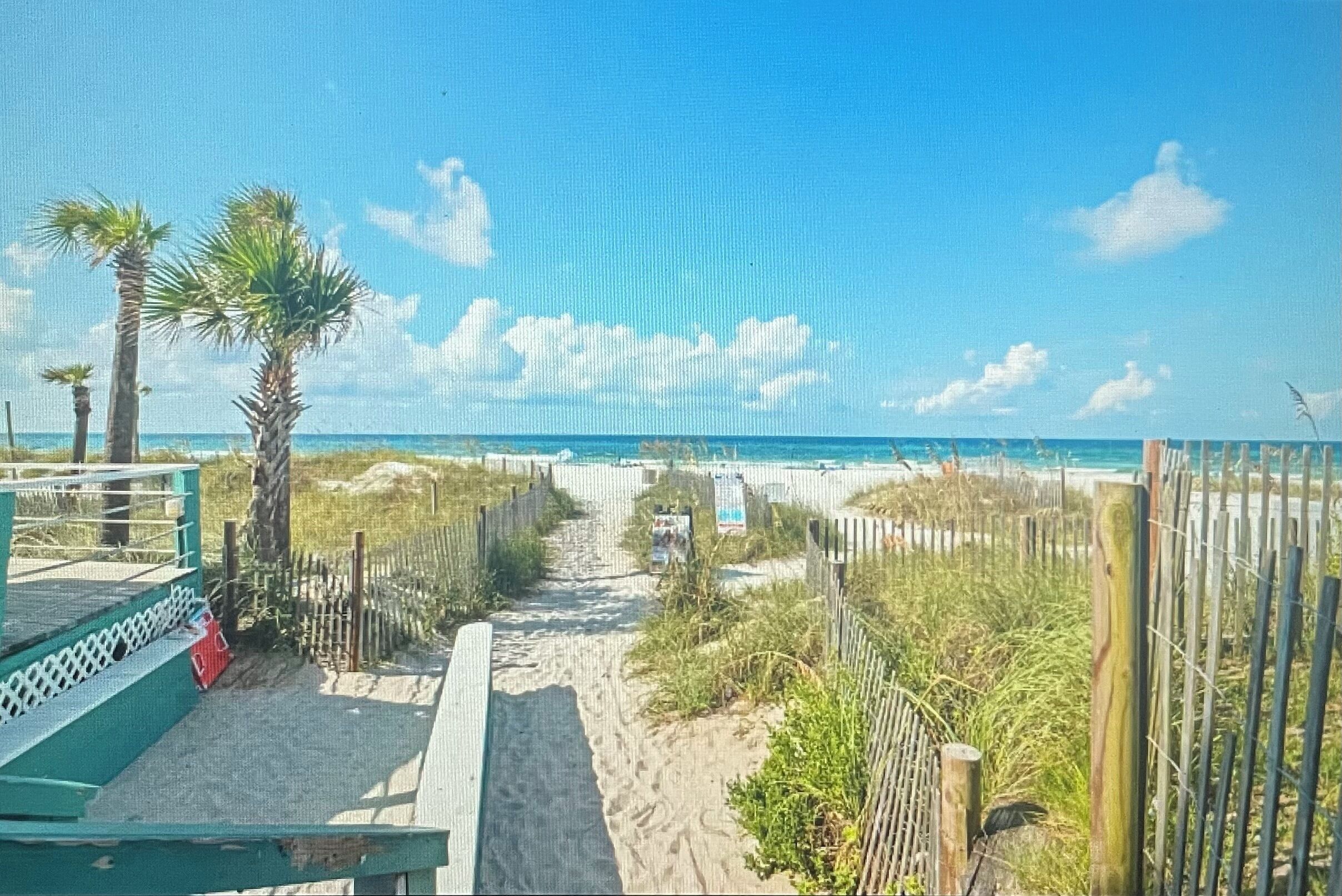 Beach nearby, sun loungers, beach towels