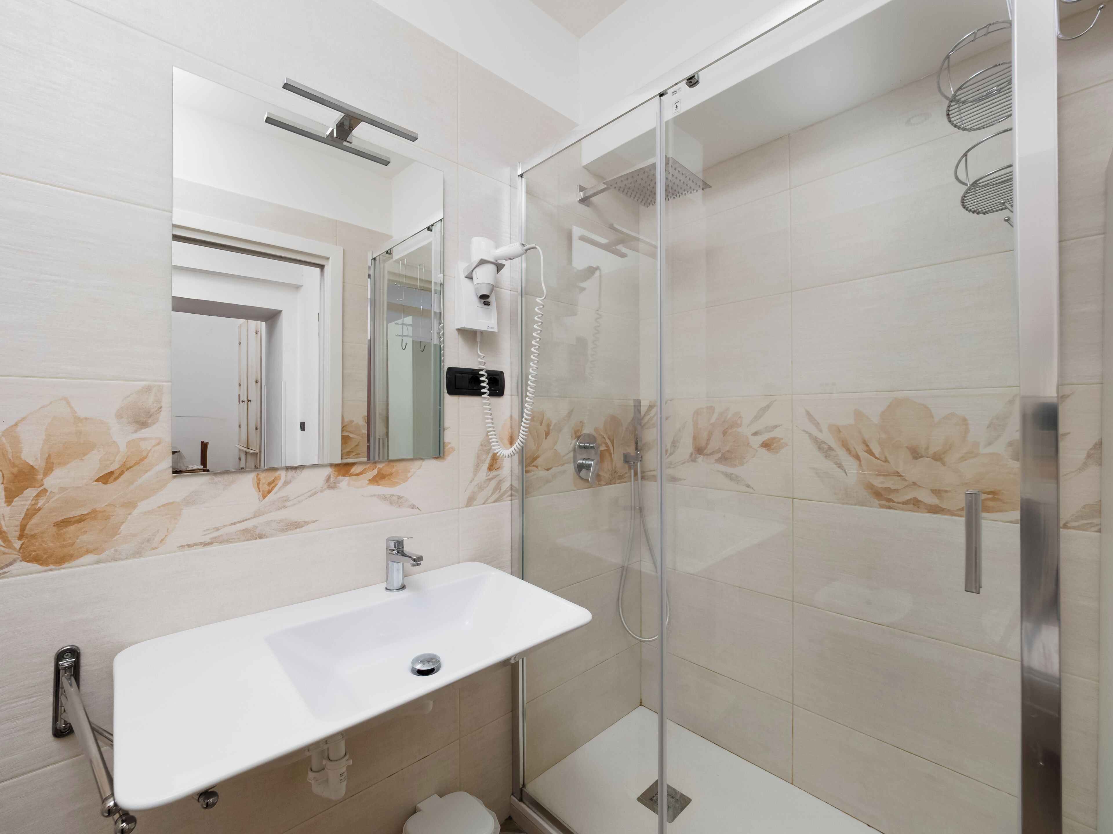 Comfort Apartment, Balcony, Garden View | Bathroom | Shower, free toiletries, hair dryer, towels