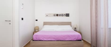 Departamento Confort, balcón, vista al jardín | Cortinas blackout, tabla de planchar con plancha y wifi gratis