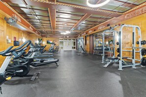 Fitness facility - Indy City Stay w/ Desk + Gym - Walk to Convention + Arcades (Indianapolis)