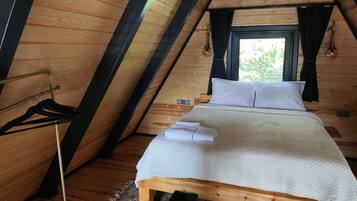 2 bedrooms, internet, bed sheets