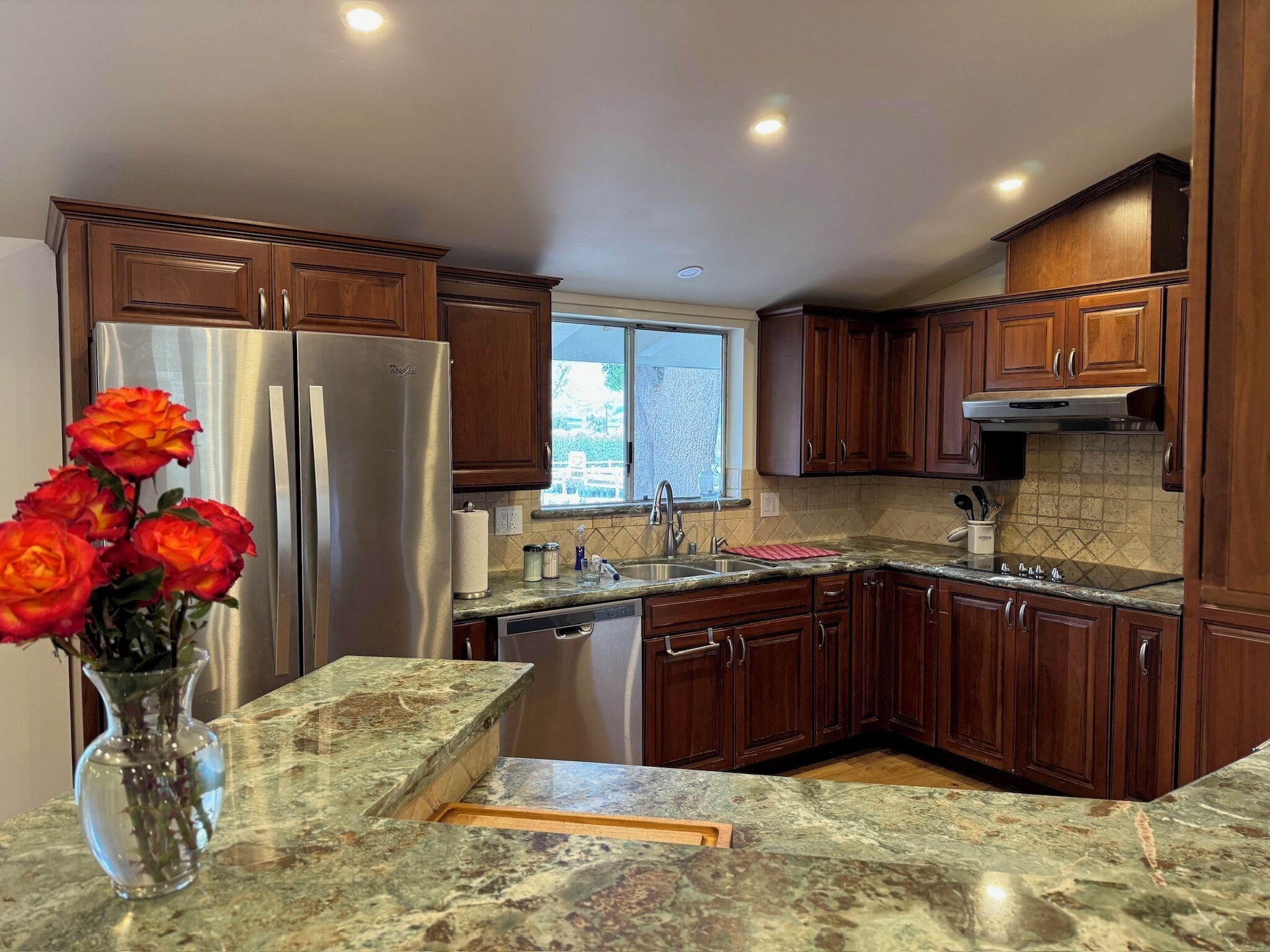 Micro-ondes, four, plaque de cuisson, lave-vaisselle