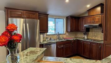 Micro-ondes, four, plaque de cuisson, lave-vaisselle