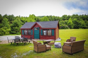 Outdoor dining - Lake Fun! ADK Home Base: Family Friendly 2BR+Loft (Warrensburg)
