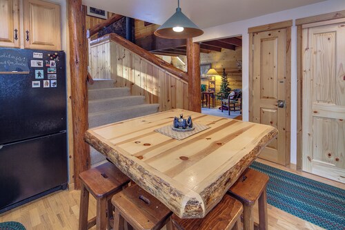 Diamond Peak 2 - Warm Cabin Feel, Private Hot Tub, Sauna, Pool Table