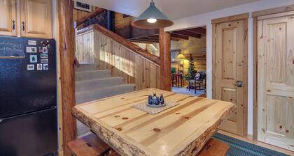 Diamond Peak 2 - Warm Cabin Feel, Private Hot Tub, Sauna, Pool Table
