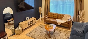 Premier 5BR Retreat with 2 King Suite!