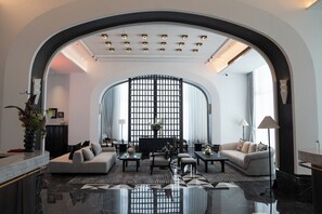 Lobby sitting area - MANGROVE HOTEL (Vientiane)