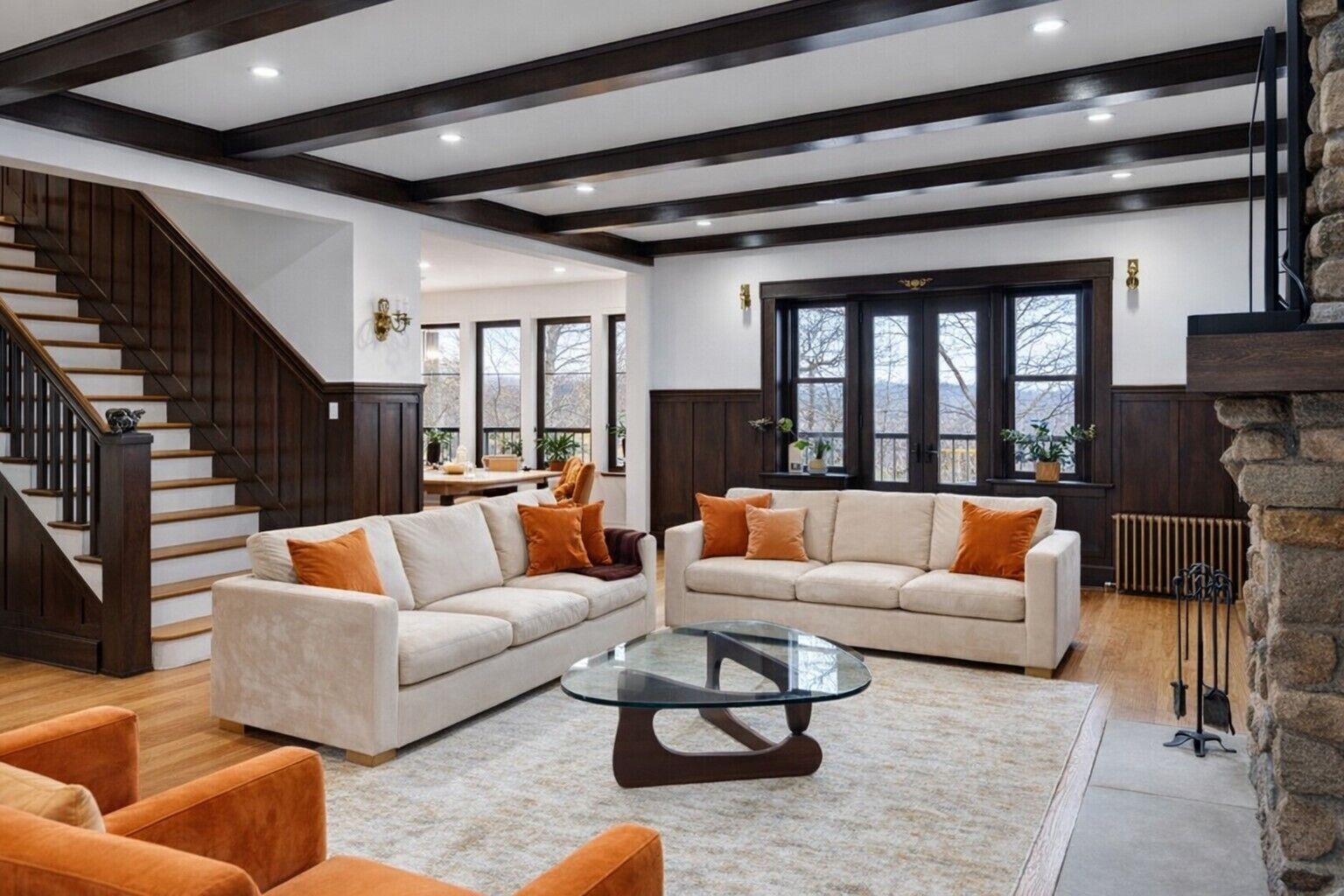 Smart TV, fireplace