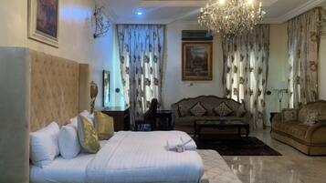 Deluxe Room | Desk, laptop workspace, free WiFi, bed sheets