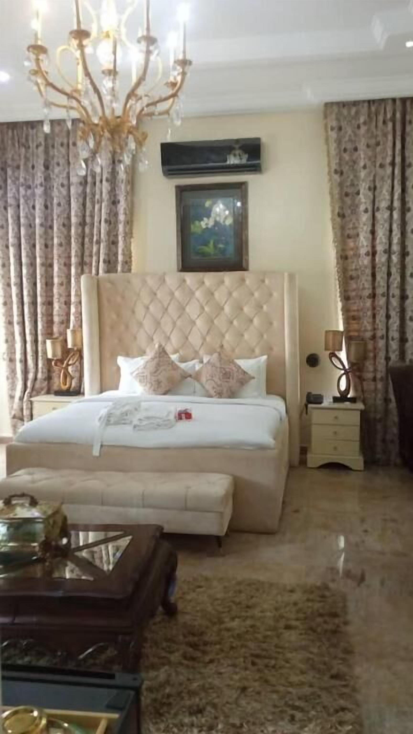 Laptopgeeigneter Arbeitsplatz, kostenloses WLAN