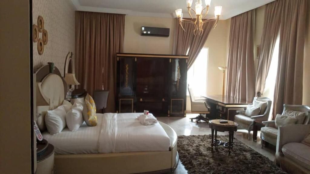 Laptop workspace, free WiFi