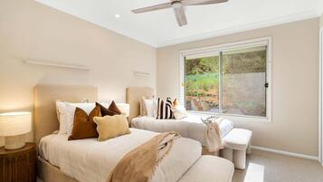 مكتب ومكواة/لوح كي وواي فاي مجانًا وملاءات أسرّة