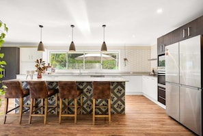 雪櫃、微波爐、焗爐、爐具