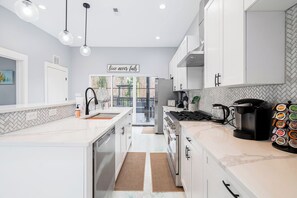 ميكروويف، فرن، موقد طهي مسطح، غسالة أطباق