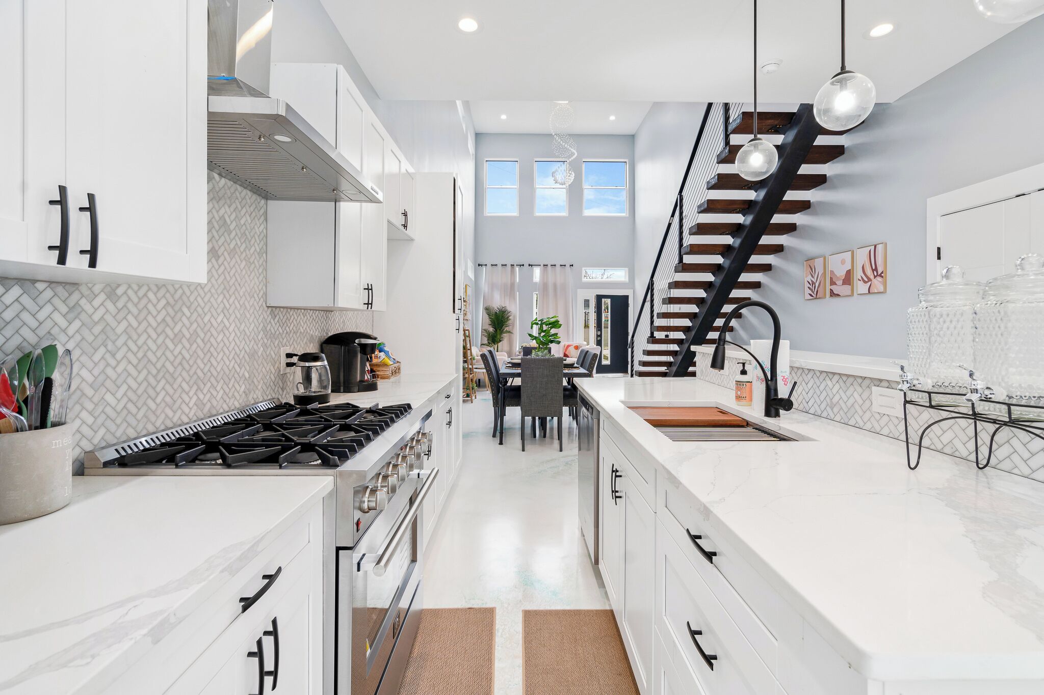 Micro-ondes, four, plaque de cuisson, lave-vaisselle