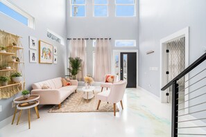 المنشأة من الداخل