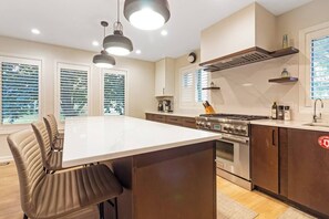 Fridge, microwave, oven, stovetop - New! Spacious Beachfront Home with Pool & Hot Tub (South Haven)