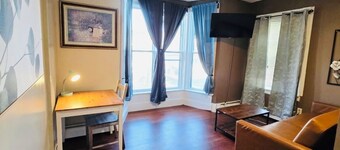 Nice apartment near Whole Foods Brown