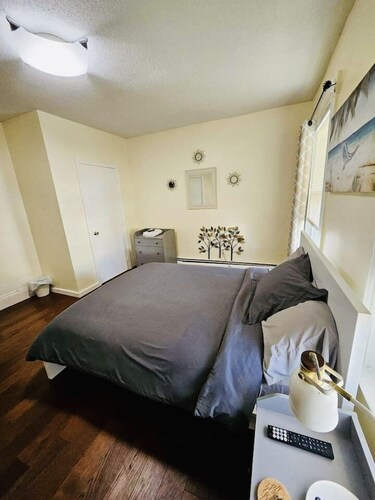 Nice room near Whole Foods Brown