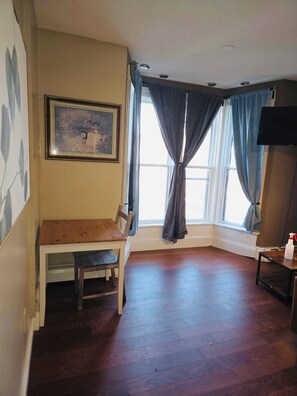 Dining - Nice apartment near Whole Foods Brown (Providence)