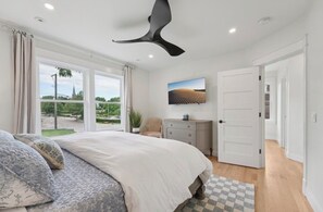 4 habitaciones, tabla de planchar con plancha y cuna de viaje