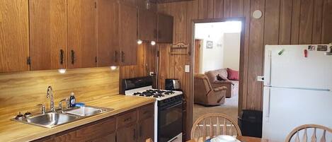 Micro-ondes, four, plaque de cuisson, lave-vaisselle