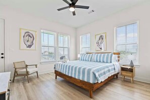 4 Schlafzimmer, Schreibtisch, Bügeleisen/Bügelbrett, WLAN