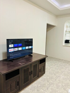 豪華別墅, 花園景 | 客廳 | 玩具