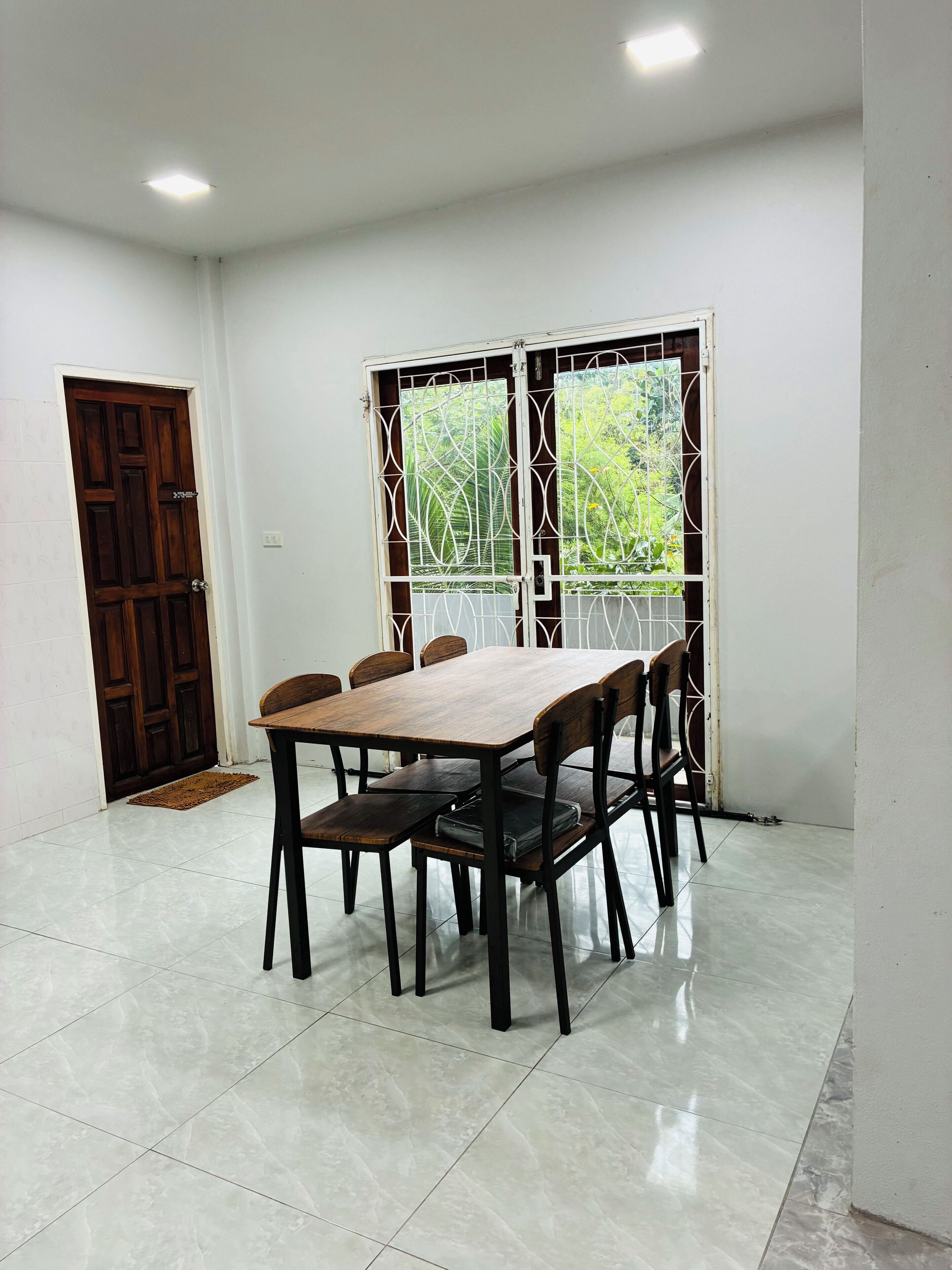 冰箱、微波炉、炉灶、高脚椅