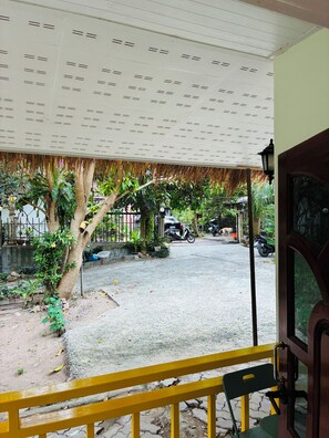 Deluxe Villa, Garden View | Terrace/patio - The Green Horizon Villa Chaweng Hill (Koh Samui)