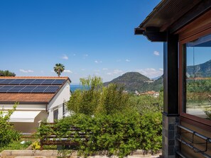Panoramic House, Partial Sea View | Water view - Villino Sally (Piano di Sorrento)