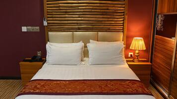 Habitación Deluxe, balcón | Baño | Regadera, secadora de cabello, toallas, papel de baño