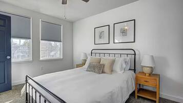 Casa, vista a la ciudad | Tabla de planchar con plancha y wifi gratis