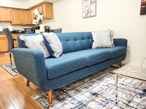 Living area - Comfortable Private Room (Baltimore)