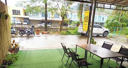 Theppahrak Hostel Khaolak