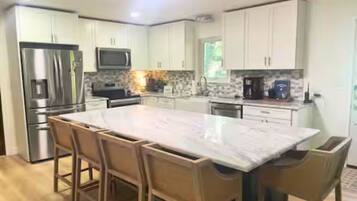 Mikrowelle, Ofen, Herdplatte, Geschirrspüler