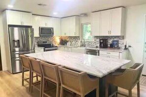 Mikrowelle, Ofen, Herdplatte, Geschirrspüler