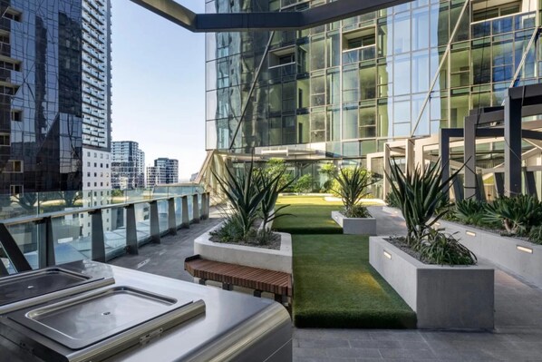 المنطقة المحيطة بالمنشأة