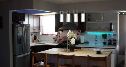 Comfortable Private Room in Host's Home, Saint Albans, Queens with AC on 2nd FL