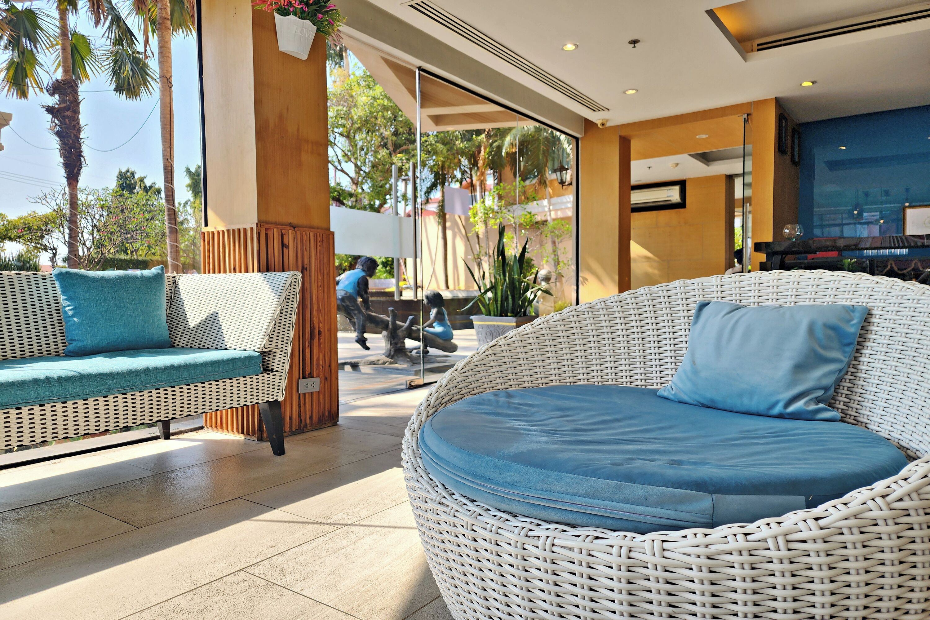 Coin salon dans le hall