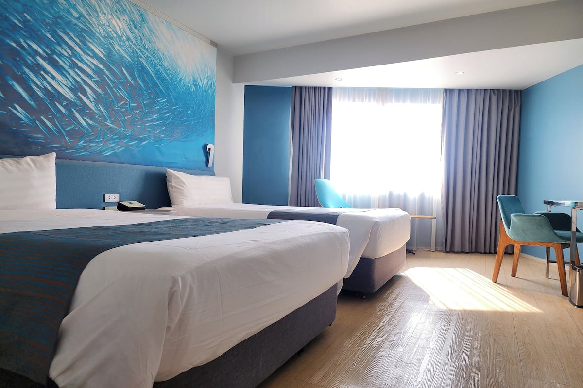 Family Room | In-room safe, desk, blackout drapes, iron/ironing board