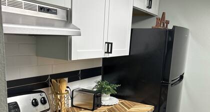 Charming 1-bedroom condo in delightful Wheat Ridge with AC