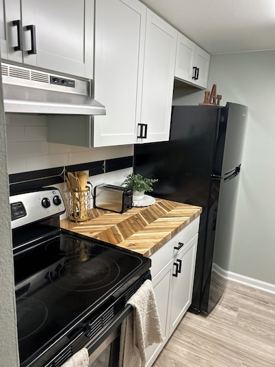 Charming 1-bedroom condo in delightful Wheat Ridge with AC