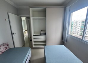 2 多间卧室、免费 WiFi、床单