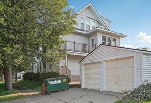 Exterior - Cathedral Hill 3-bedroom charm (Saint Paul)