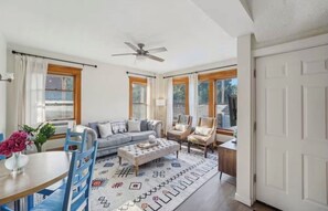 TV - Cathedral Hill 3-bedroom charm (Saint Paul)