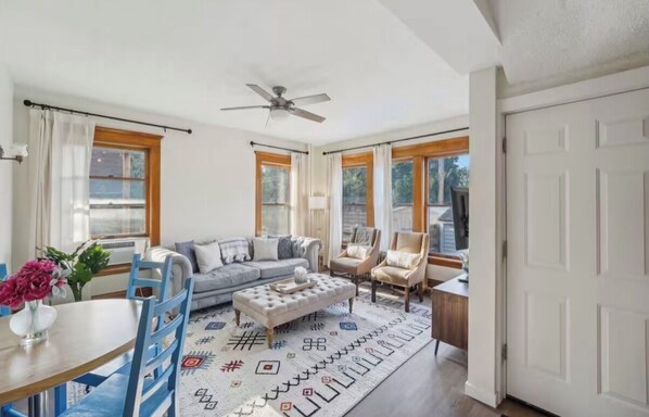 TV - Cathedral Hill 3-bedroom charm (Saint Paul)