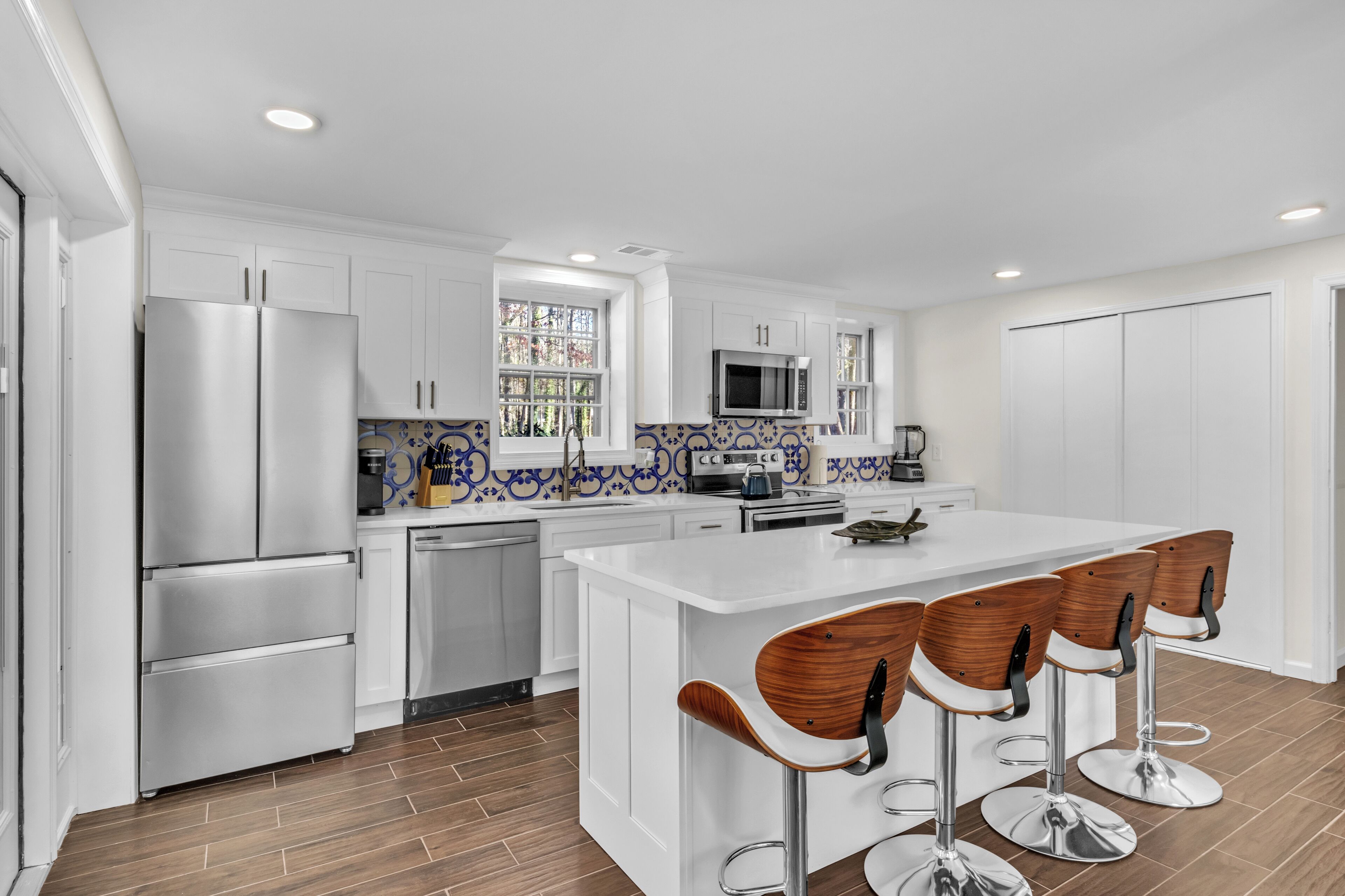 Micro-ondes, four, plaque de cuisson, lave-vaisselle