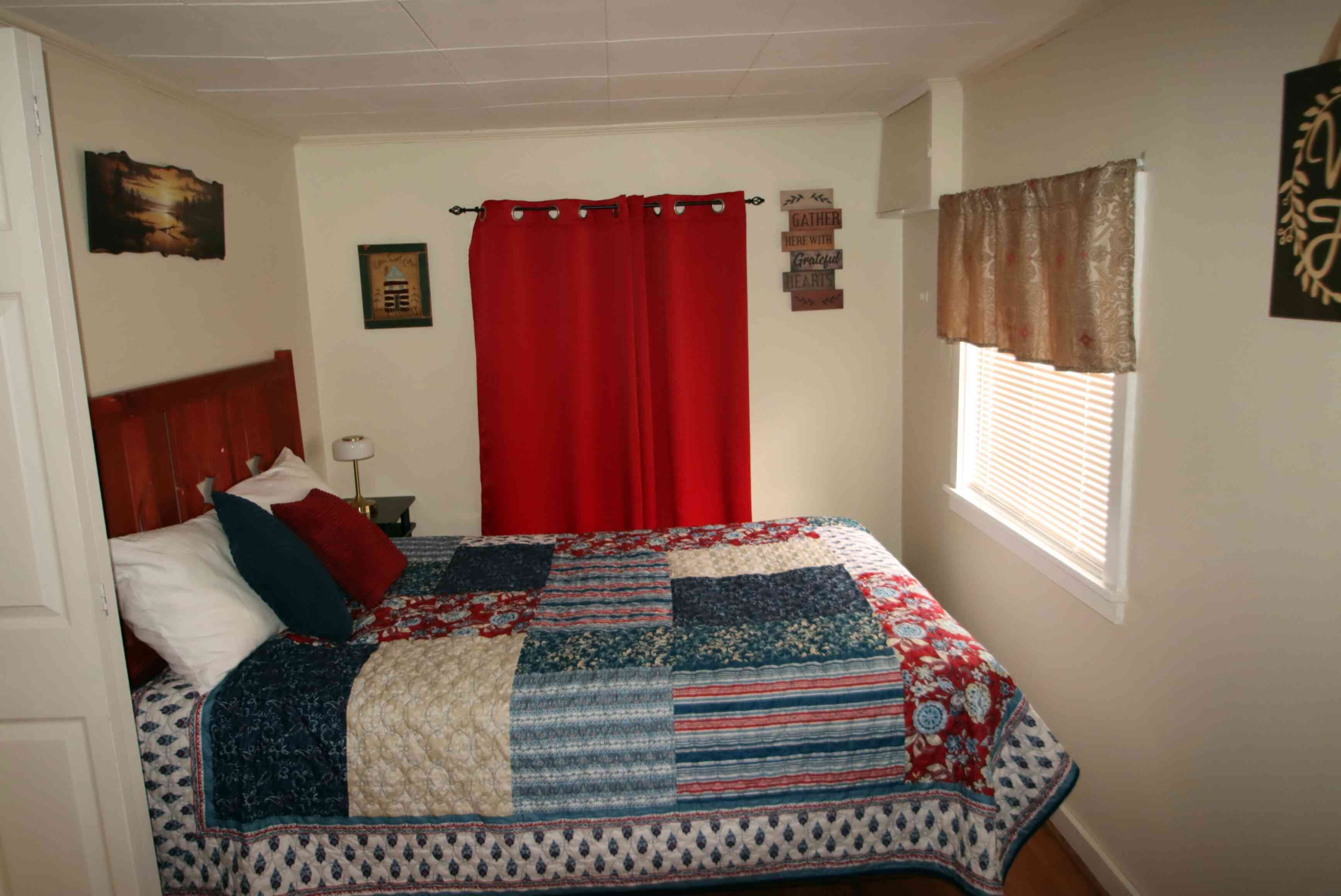 2 slaapkamers, een strijkplank/strijkijzer, gratis wifi, beddengoed